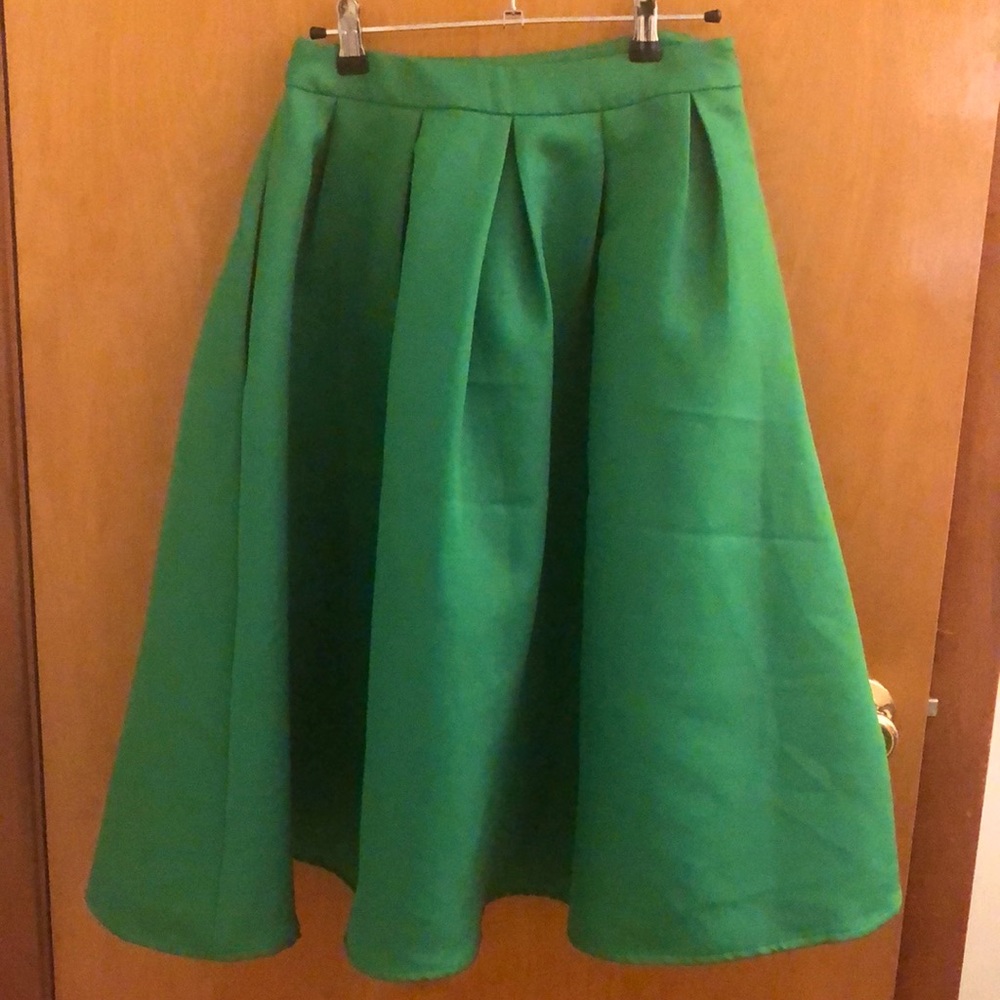 Green Fit and flare midi skirt with pockets. Size - Small